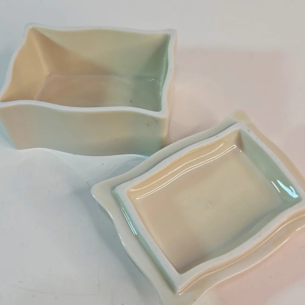Vintage Irice Trinket Jewely Lidded Porcelain Box Butterfly Shabby Chic Japan